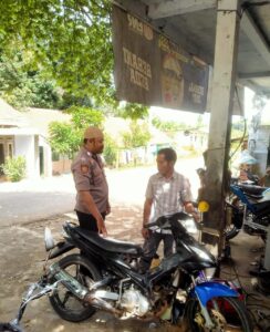 Bhabinkamtibmas Polsek Cirinten Polres Lebak Sambang Kamtibmas kepada Warga Masyarakat di Desa Parakanlima Kecamatan Cirinten Kab.Lebak