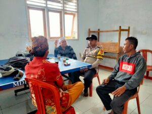 Dengan Cara Humanis Anggota Polsek Cibeber Polres Lebak Laksanakan Sambang Untuk Menjaga Situasi Tetap Kondusif