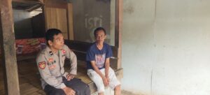 Anggota Polsek Gunungkencana Polres Lebak Sambangi Warga berikan Pesan Kamtibmas