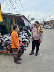 Bhabinkamtibmas Polsek Ciwandan Polres Cilegon Sambangi Pangkalan Ojek Warnasari