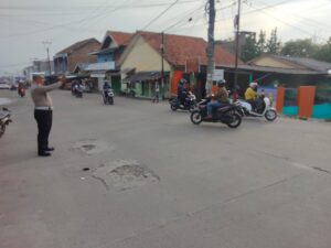 Agar terhindar dari kemacetan dan kecelakaan juga pelanggaran unit Lantas Polsek Cilegon lakukan pengaturan