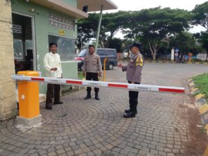 Bhabinkamtibmas Polsek Cilegon laksanakan patroli, kunjungi pos keamanan warga