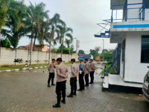 Kanit Reskrim Polsek Rangkasbitung Polres Lebak Pimpin Apel Persiapan PAM Hari Buruh Di PT.Lakoni SPBE