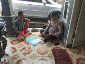 Bhabinkamtibmas Polsek Rangkasbitung Polres Lebak Sambangi Warga Kelurahan Cijoro Pasir