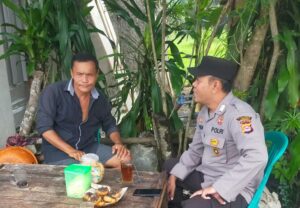 Bhabinkamtibmas Polsek Rangkasbitung Polres Lebak Giat DDS Ke Warga Desa Pabuaran