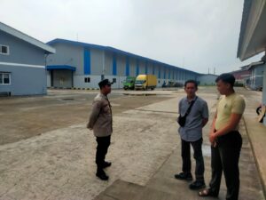 Anggota Polsek Rangkasbitung Polres Lebak Giat Patroli Dialogis Ke Satpam PT.Dinamika Panesia
