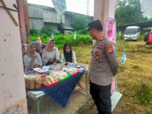 Kapolsek Rangkasbitung Polres Lebak hampiri Pedagang Kue