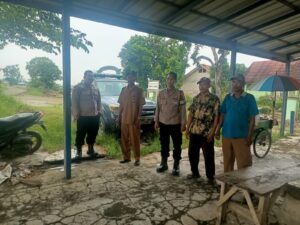 Sambangi Warga Saat Patroli Dialogis, Personil Polsek Jatisari Sampaikan Himbauan Kamtibmas