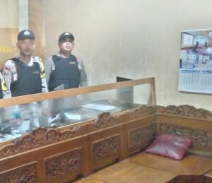 Pengamanan Markas !!! Polsek Puloampel