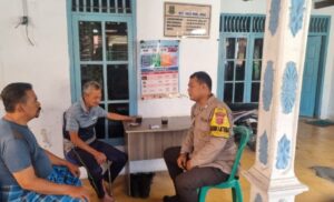 Bhabinkamtibmas Polsek Ciwandan Polres Cilegon Sosialisasi Layanan Polisi Sambil Ngopi