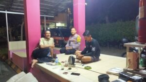Jalin Komunikasi aktif, personil Bhabinkamtibmas Polsek Cibeber sambangi warga