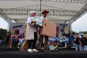 Jawab Nama Lengkap Kapolres Serang Saat Perayaan Hari Buruh, Karyawati Dihadiahi TV 42 In