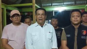 Kepala Desa Cikande Mengucapkan Terimakasih Kepada Kapolda Banten Yang Berikan Bantuan Kepada Korban Banjir