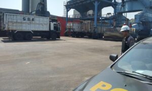 Pastikan Keamanan Polsek Kskp Banten Polres Cilegon Laksanakan Patroli Dialogis Jalur Kawasan Pelabuhan dalam rangka Cooling System