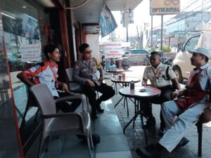 Bhabinkamtibmas Patroli Dialogis Bengkel Dealer Honda dan Satpam sampaikan himbauan kamtibmas