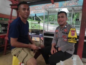 Dengan Cara Sambang, Bhabinkamtibmas Polsek Cirinten Polres Lebak Sampaikan Pesan Kamtibmas