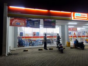 Untuk Mencegah Curat,Curas dan Curanmor, Polsek Cimarga Polres Lebak Laksanakan Patroli Ke Minimarket