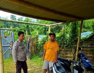 Anggota Polsek Cikulur Polres Lebak Sambangi warga desa binaan