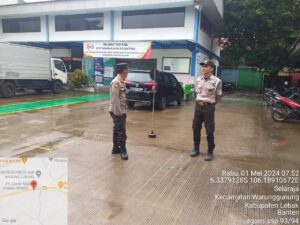Kapolsek warunggunung AKP Ahmad Sachlan bersama anggota Polsek Warunggunung, melaksanakan patroli dialogis dan Memberikan Himbauan dan pesan pesan Kamtibmas kepada scurity PT. Indomarco agar selalu waspada