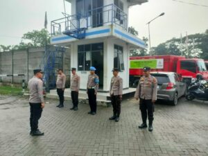 Polsek Curugbitung Polres Lebak melaksanakan BKO Pengamanan Mayday Penyekatan di PT. Lakoni SPPBE Rangkasbitung