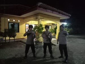 Personil Polsek Wanasalam Polres Lebak Laksanakan Siaga Pengaman Mako Guna Ciptakan Stuasi Mako yang aman dan kondusif,