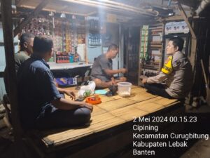 Jaga Keamanan Desa, Personil Polsek Curugbitung Polres Lebak Laksanakan Patroli dan Monitoring Pos Ronda di Desa Cipining