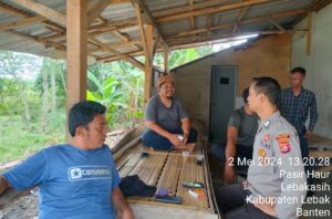Jaga Kondusifitas, Personil Polsek Curugbitung Polres Lebak Melaksanakan Sambang Beri Himbauan Kamtibmas