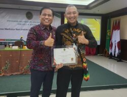 Praktisi hukum dan komunikasi, Syamsul Jahidin sukses meraih penghargaan dalam sebuah ajang Monev