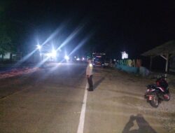 Personil Polsek Cinangka Laksanakan Patroli Blue Light Di Jl.Pasauran
