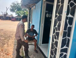 Personil Polsek Cinangka Polres Cilegon Dialogis Dengan Warga Saat Pelaksanaan Sambang