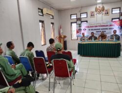 Bhabinkamtibmas Polsek Ciwandan Polres Cilegon Polda Banten Berikan Pembekalan Kepada Petugas Linmas