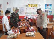 Bhabinkamtibmas Polsek Rangkasbitung Polres Lebak Dan Babinsa Monitoring Penyaluran MBG Ke 2 Sekolah
