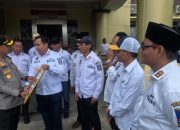 Asosiasi Pemerintah Desa Seluruh Indonesia (Apdesi) Kabupaten Serang memberikan penghargaan kepada Kapolres Serang AKBP Condro Sasongko