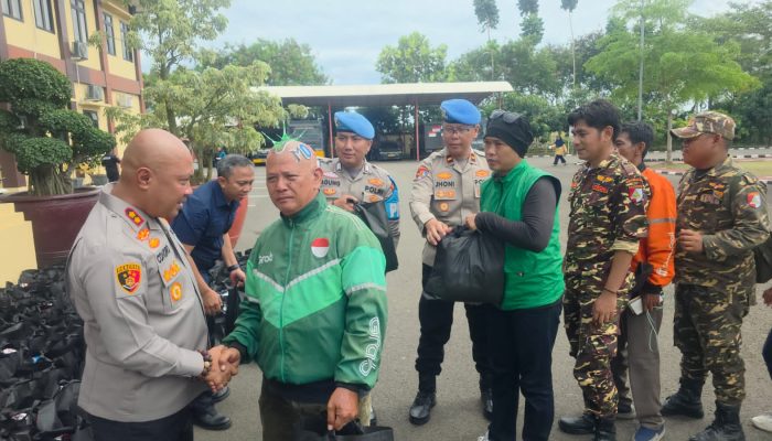 Kapolres Serang AKBP Condro Sasongko menggelar kegiatan kegiatan bakti sosial program Ngariung Iman Ngariung Aman di Mapolres Serang