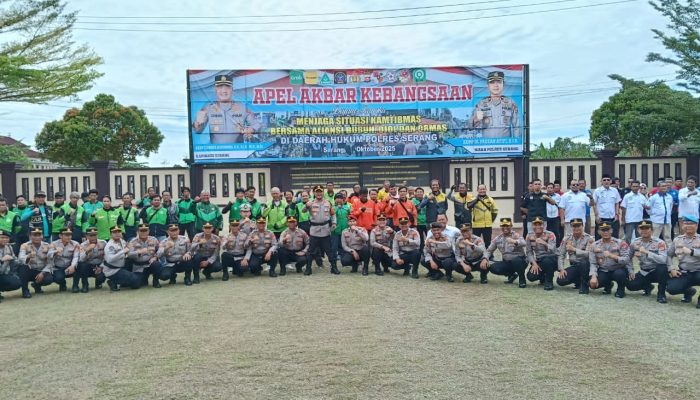 Kapolres Serang AKBP Condro Sasongko memimpin Apel Akbar Kebangsaan yang digelar di halaman Mapolres Serang