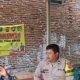 Bhabinkamtibmas Aiptu Wawan Setia Budi Sambangi Warung Kopi Bhabinkamtibmas di Panesepan