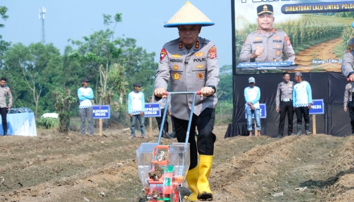 Dukung Ketahanan Pangan, Ditlantas Polda Banten Tanam Jagung di Kopo