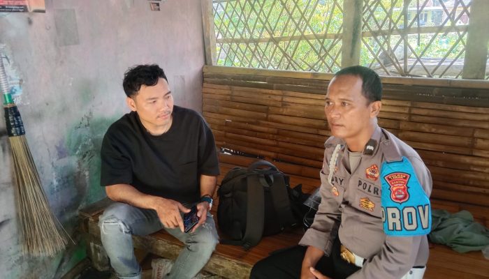 Anggota Polsek Cimarga Polres Lebak Silaturahmi Ke Warga
