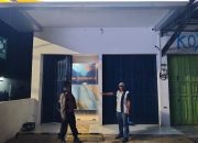 Anggota Polsek Batujaya Ciptakan Keamanan di Bank Mandiri Unit Batujaya pada malam hari