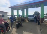 Anggota Polsek Batujaya Ciptakan Keamanan Objek Wisata Pantai Pulau Putri Cikeong di hari Libur Panjang Hari Raya Idul Adha Tahun 1447H/2026M