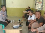 Dengarkan Informasi dan Serap Aspirasi,Kanit Binmas Iptu Yudi dan Bhabinkamtibmas Brigadir Andri Sambang Ke Warga
