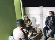 Geruduk Warga Nongkrong Depan Rumah,Iptu Yudi Permana Kanit Binmas dan Briptu Lutfi Bhabinkamtibmas Sampaikan Pesan Kamtibmas dan Sosialisasi Call Center 110