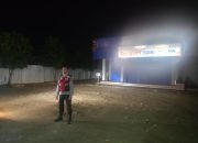 Anggota Polsek Batujaya Ciptakan Keamanan di Bank BRI Unit Batujaya melalui kegiatan Patroli Prekat pada malam hari