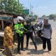 Polantas Menyapa Rider Ojol di Karawang, Serukan Disiplin Berlalu Lintas dan Kamseltibcarlantas