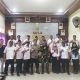 Kapolsek Telukjambe Barat Hadir dalam Kegiatan Minggon Desa Karangmulya