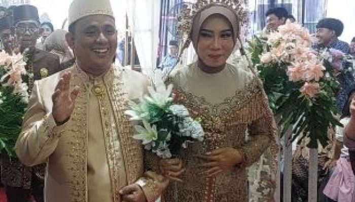 Iyal Faris Ahmad Syakib & Runti Widiarwati Resmi Menikah dengan Adat Pati, Ahmad Putra: Jadilah Keluarga Sakinah Penuh Berkah