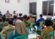 Bhabinkamtibmas Polsek Tegalwaru Hadiri Rapat Minggon di Desa Cintawargi Sampaikan Pesan Polri