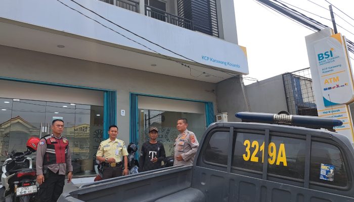 Ciptakan Situasi Bank BSI Aman dan Kondusif, Połsek Klari Patroli Dialog bersama Security