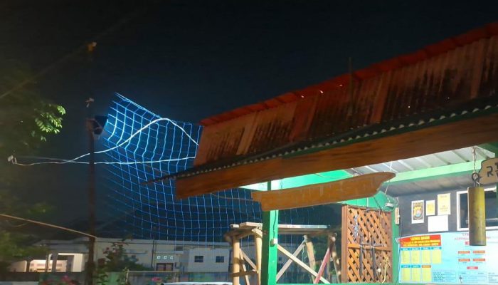 Warga Diajak Tingkatkan Kewaspadaan & Aktifkan Siskamling, Kanit Intel IPDA Achmad & Briptu Alang Bhabinkamtibmas Sambangi Pos Ronda
