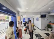 Beri Pesan Waspada Aksi Kejahatan Jadi Pesan Personil Polsek Tegalwaru Sambang Bank BRI Loji 